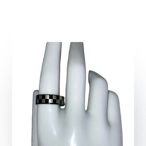 Stainless Steel Band Ring Checker Pattern Black Silver Tone Size 10 NEW Gift Box